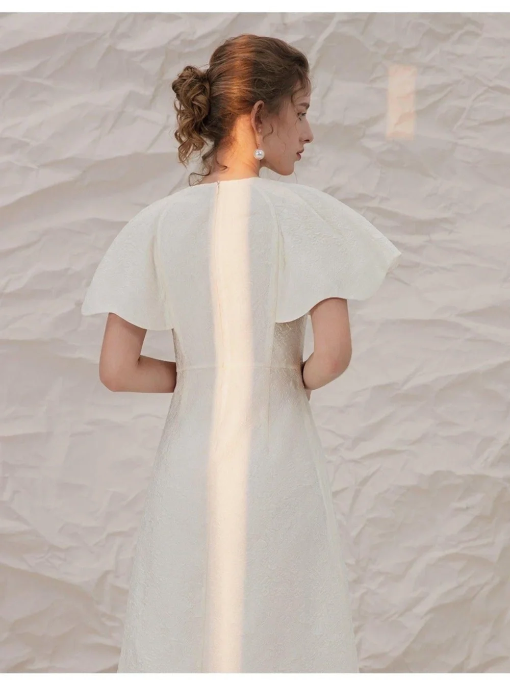 Elegant White Floral Applique Midi Dress - Picture 5 of 6